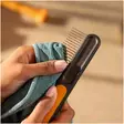 Fiskars Lemmikin harvapiikkinen kampa - Koiran trimmaus ja turkinhoito - 0046561816490 - 5