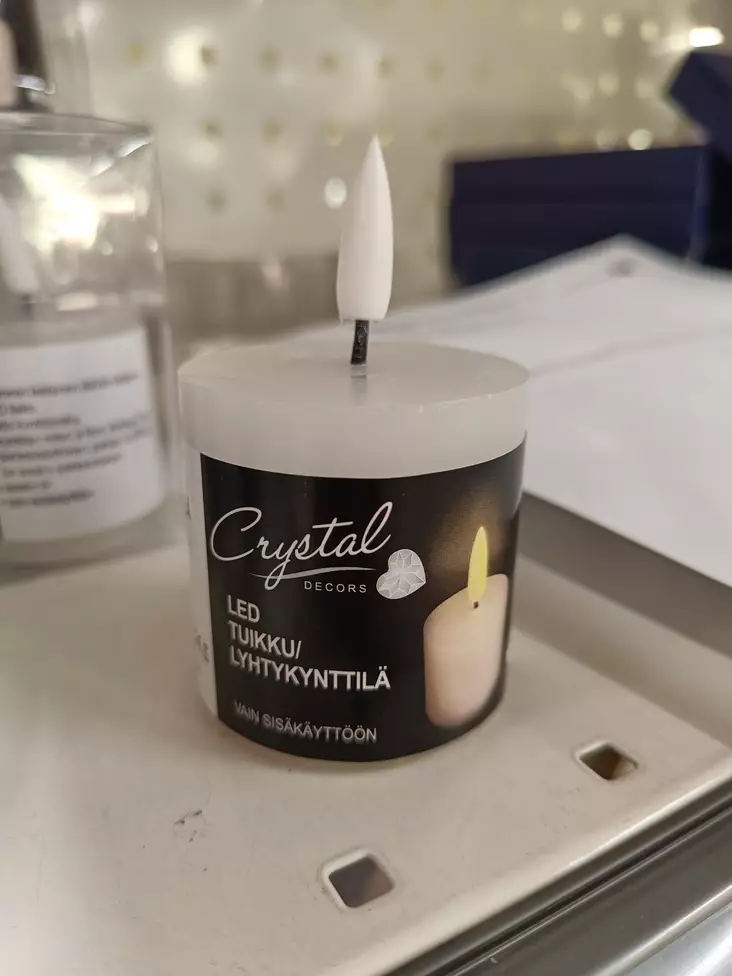 LED LYHTYKYNTTILÄ 3D AJASTIMELLA - LED-kynttilät - 6438159752350 - 1