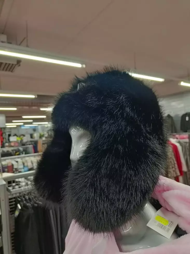 Tekoturkishattu korvaläpillä musta - Naisten pipot ja hatut - 6438159381291 - 1