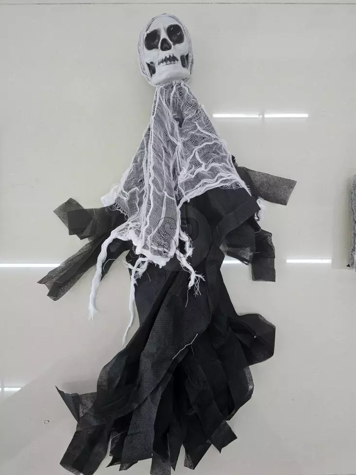 Luuranko-riipustuskoriste mustavalkoinen 50 x 70 cm - Juhlakoristeet - 8721037441872 - 1