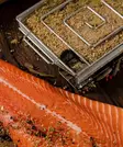 KYLMÄSAVUGENERAATTORI SAVUÄSSÄ - Grillit ja savustimet - 5060252163118 - 3